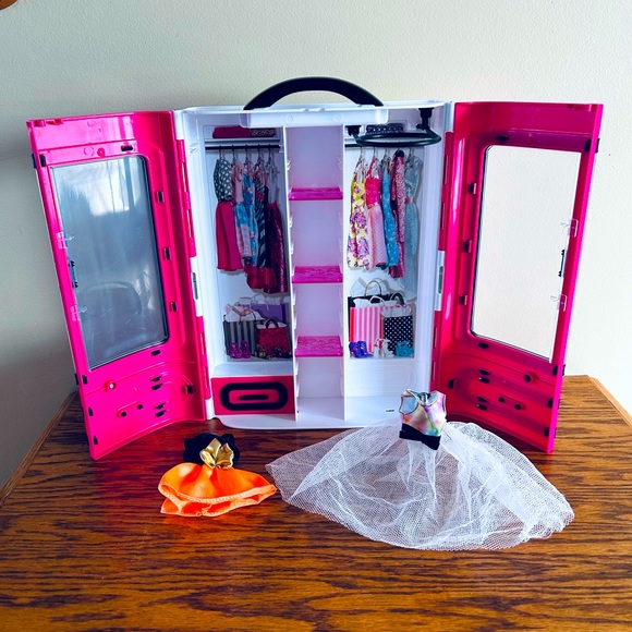 Barbie Ultimate Closet with Accessories - Picture 1 of 11